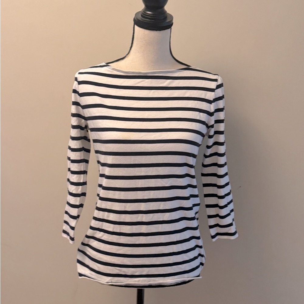 Gap side-zip 3/4 length sleeve top. Navy & white stripe.